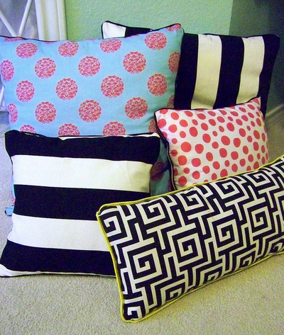 http://www.stitchpiecenpurl.com/wp-content/uploads/2016/11/No-Sew-Pillow-Covers-from-Napkins.jpg