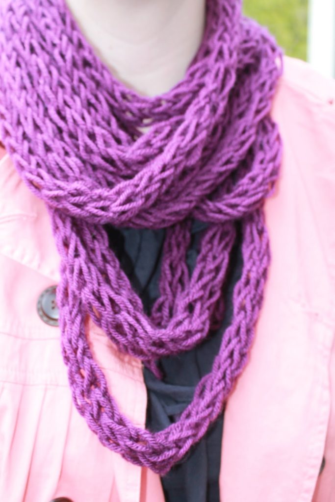 How to Finger Knit a Scarf: Tutorial and Patterns
