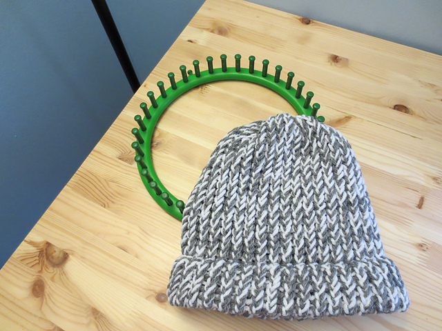 Loom Knitting: Adult Ribbed Hat Pattern